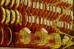 Giá vàng hôm nay 11/2 trong nước giữ ổn định ở vùng cao khi vàng SJC và vàng nhẫn đồng loạt đi ngang