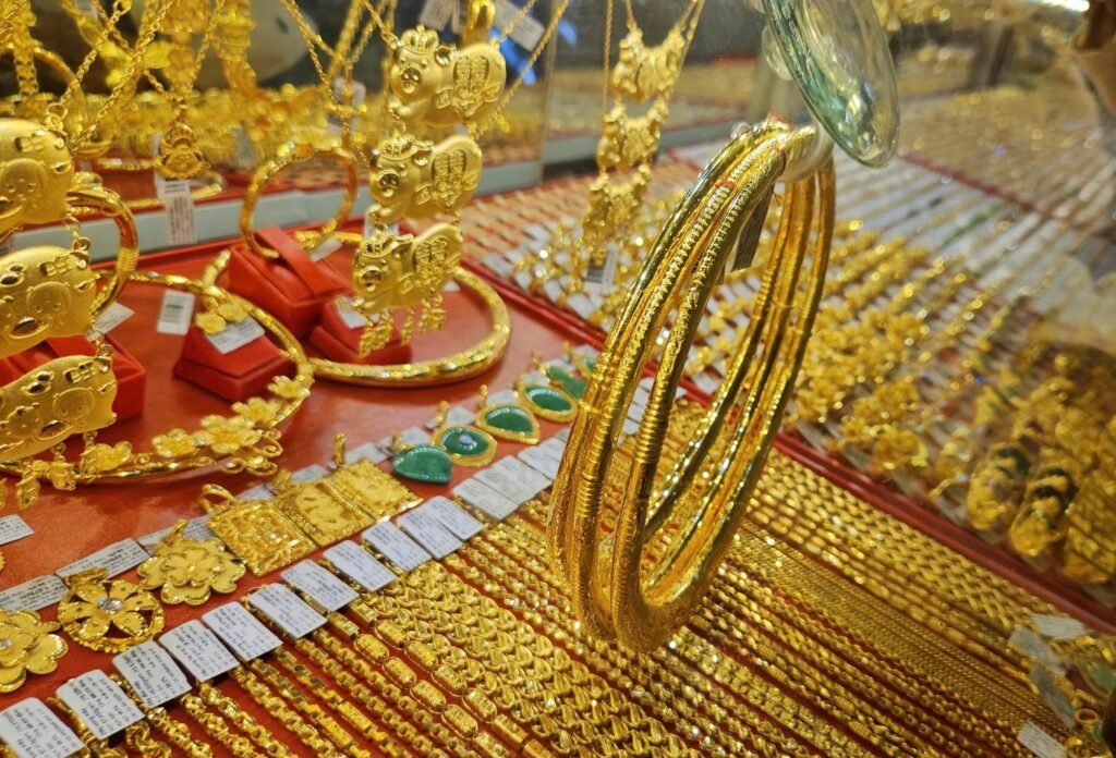 Giá vàng trong nước tăng vọt ngay sáng Sớm 7-2