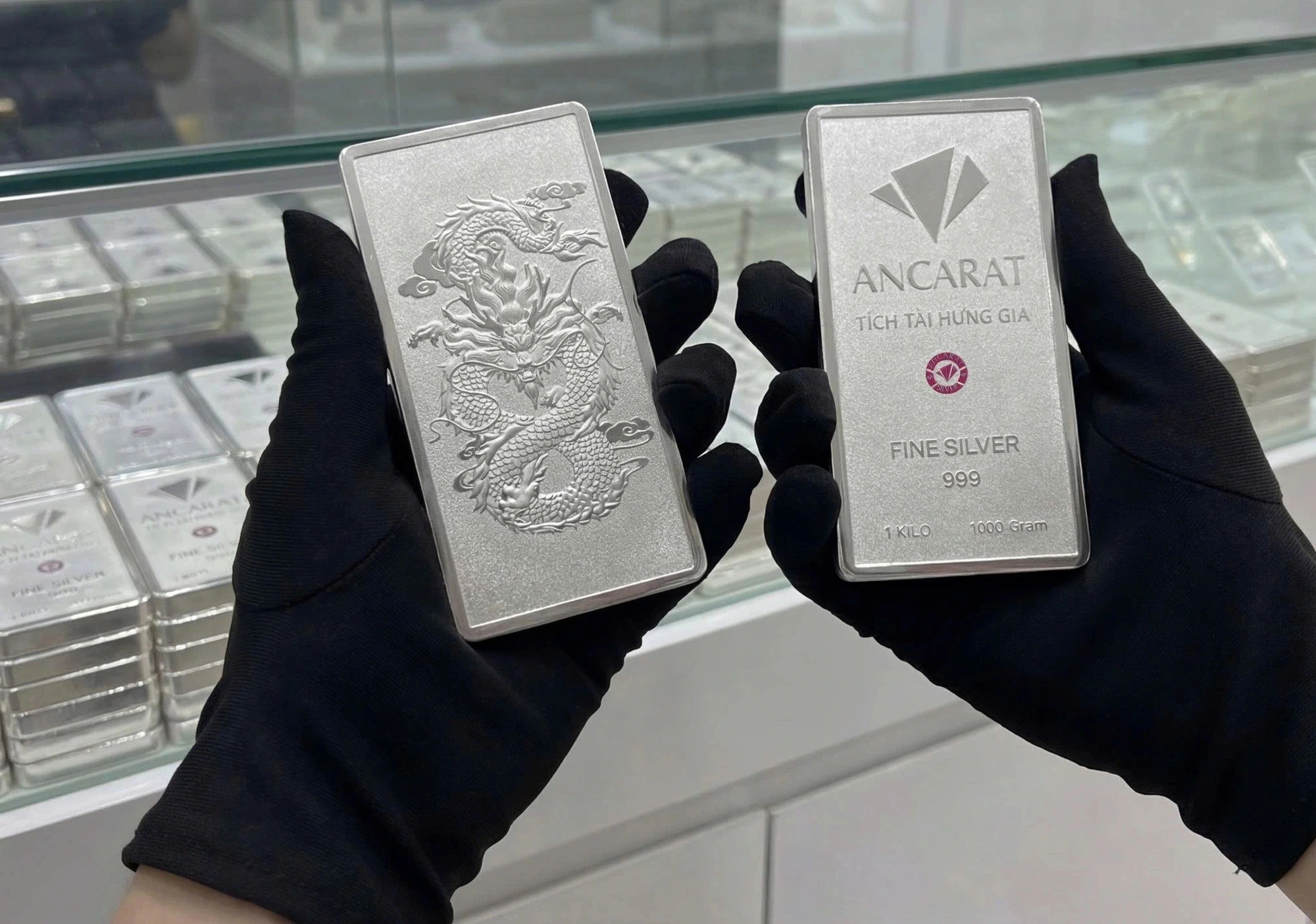 Thị trường bạc trong nước luôn sôi động với sự tham gia của nhiều thương hiệu uy tín.