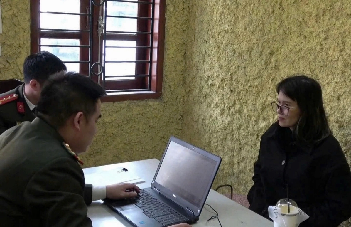Hoàng Thị Hồng Thái - Facebooker bị khởi tố, bắt tạm giam
