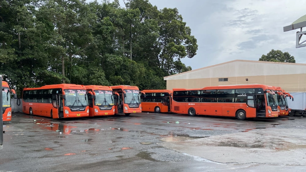 Khách hàng có thể liên hệ với nhà xe Kim Hoàng qua hotline chính hoặc các hotline từng văn phòng.