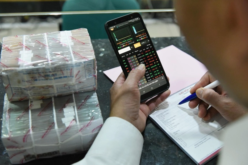 TS. Cấn Văn Lực: Chứng khoán đang phát triển mạnh, nhưng lượng vốn huy động chỉ bằng một ngân hàng nhỏ