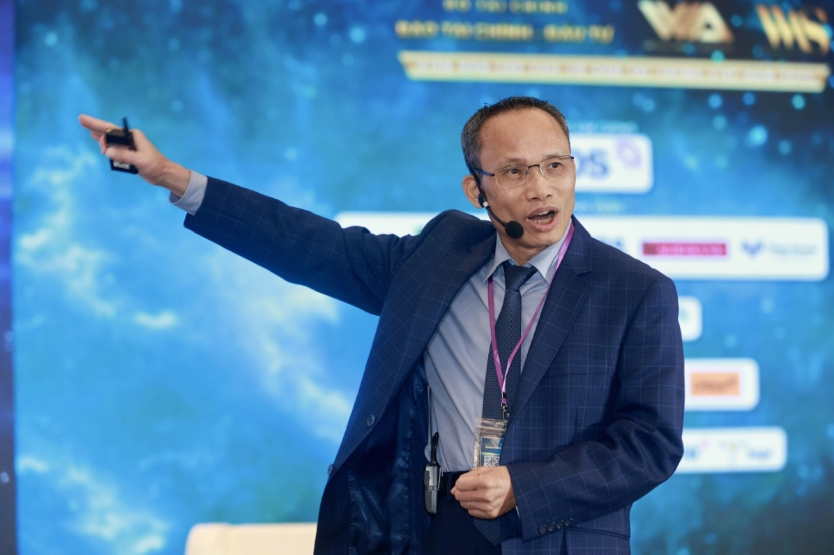 TS. Cấn Văn Lực, Chuyên gia Kinh tế trưởng BIDV, Thành viên Hội đồng Tư vấn chính sách của Thủ tướng Chính phủ chia sẻ tại Diễn đàn.