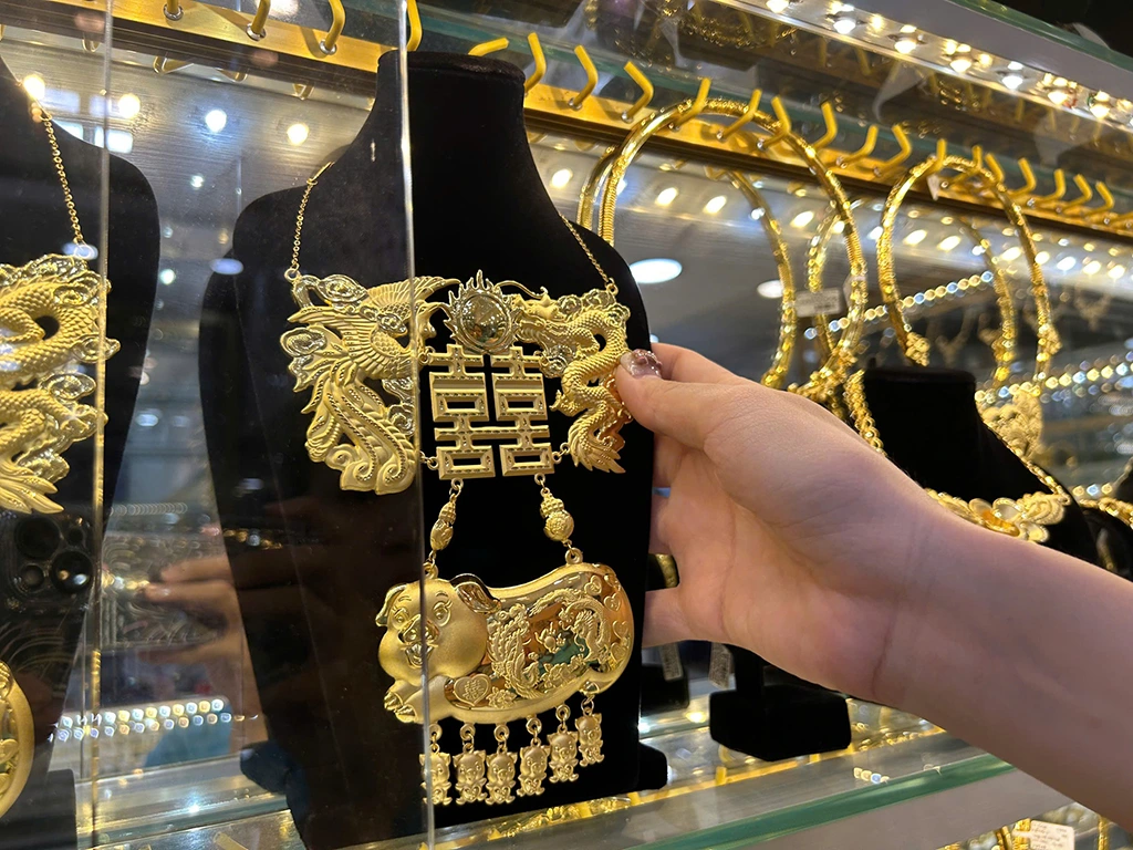 Có nên mua vàng khi giá cao kỷ lục?