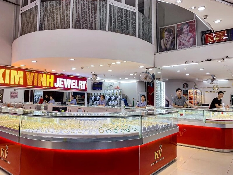 Đội ngũ nhân viên nhiệt huyết, tư vấn tận tình tại Tiệm Vàng Kim Vinh