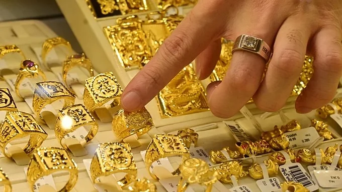 Tìm hiểu các tiệm vàng uy tín hàng đầu tại Cà Mau như SJC, DOJI, PNJ và các cửa hàng địa phương chất lượng. Hướng dẫn chọn tiệm vàng đáng tin cậy và giao dịch an toàn.