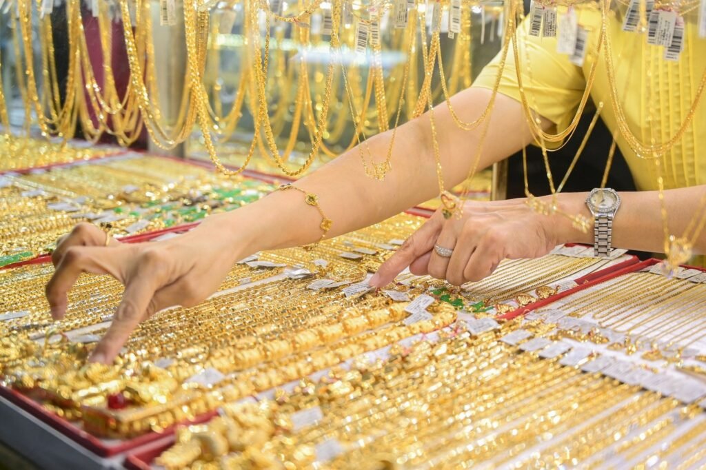 Mua vàng có bị mất giá không?