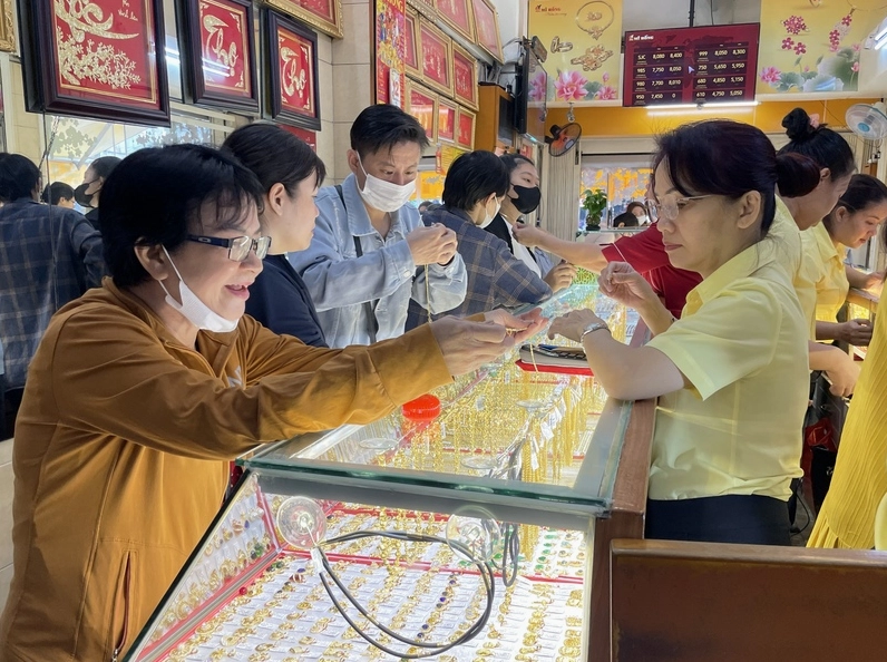 Mua và bán vàng ở cùng một nơi để đảm bảo bình ổn giá