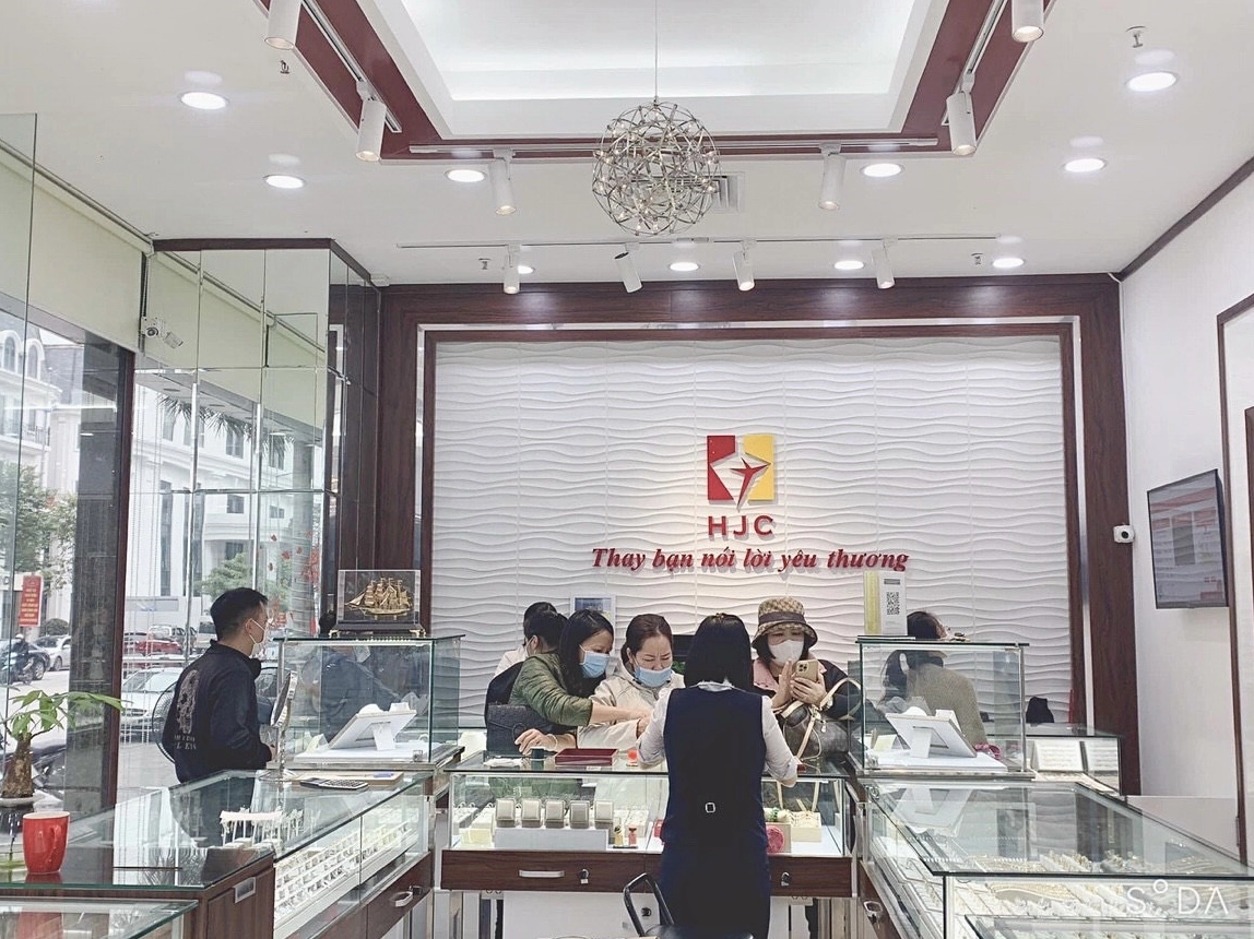 Mua vàng tại tiệm vàng HJC Hạ Long