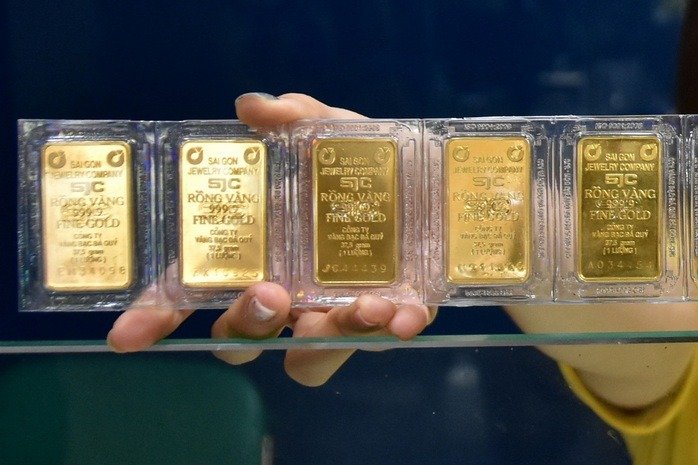 Bạn băn khoăn nên mua vàng khi giá giảm hay tăng?